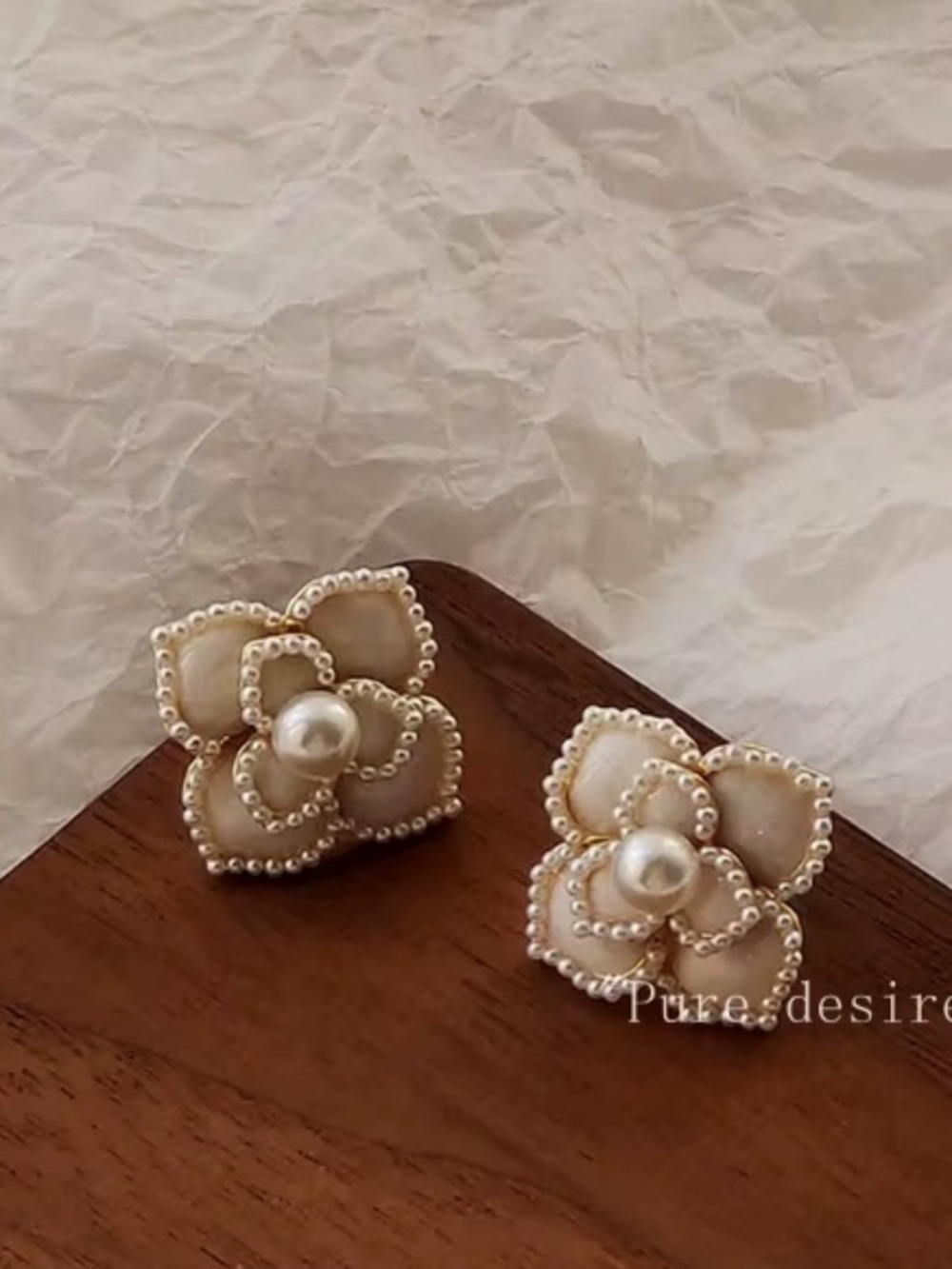 **High Quality Delicate Pearl Flower Stud Earrings - Elegant Cream Floral Design
